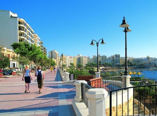 Deluxe Steps To St Georges Bay Appartamento