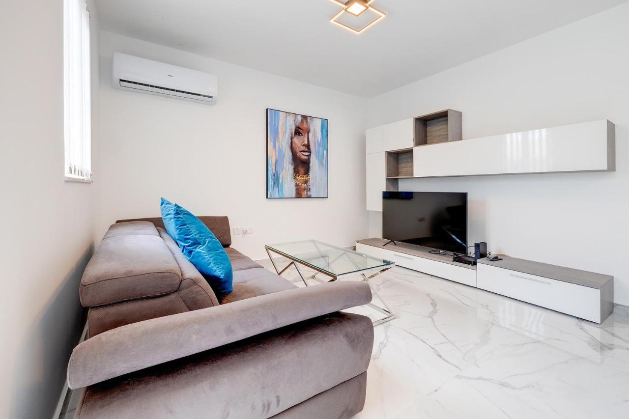 Deluxe Steps To St Georges Bay
