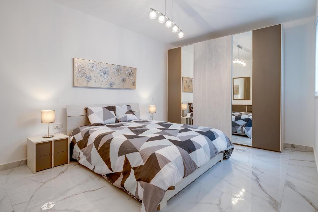 Deluxe Steps To St Georges Bay Apartamento St. Julian's