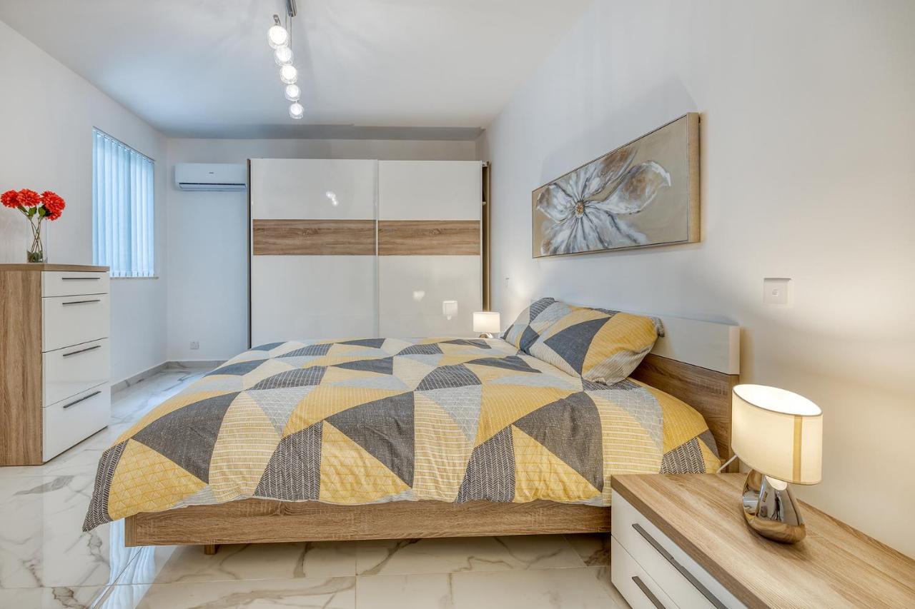 Deluxe Steps To St Georges Bay Apartamento St. Julian's