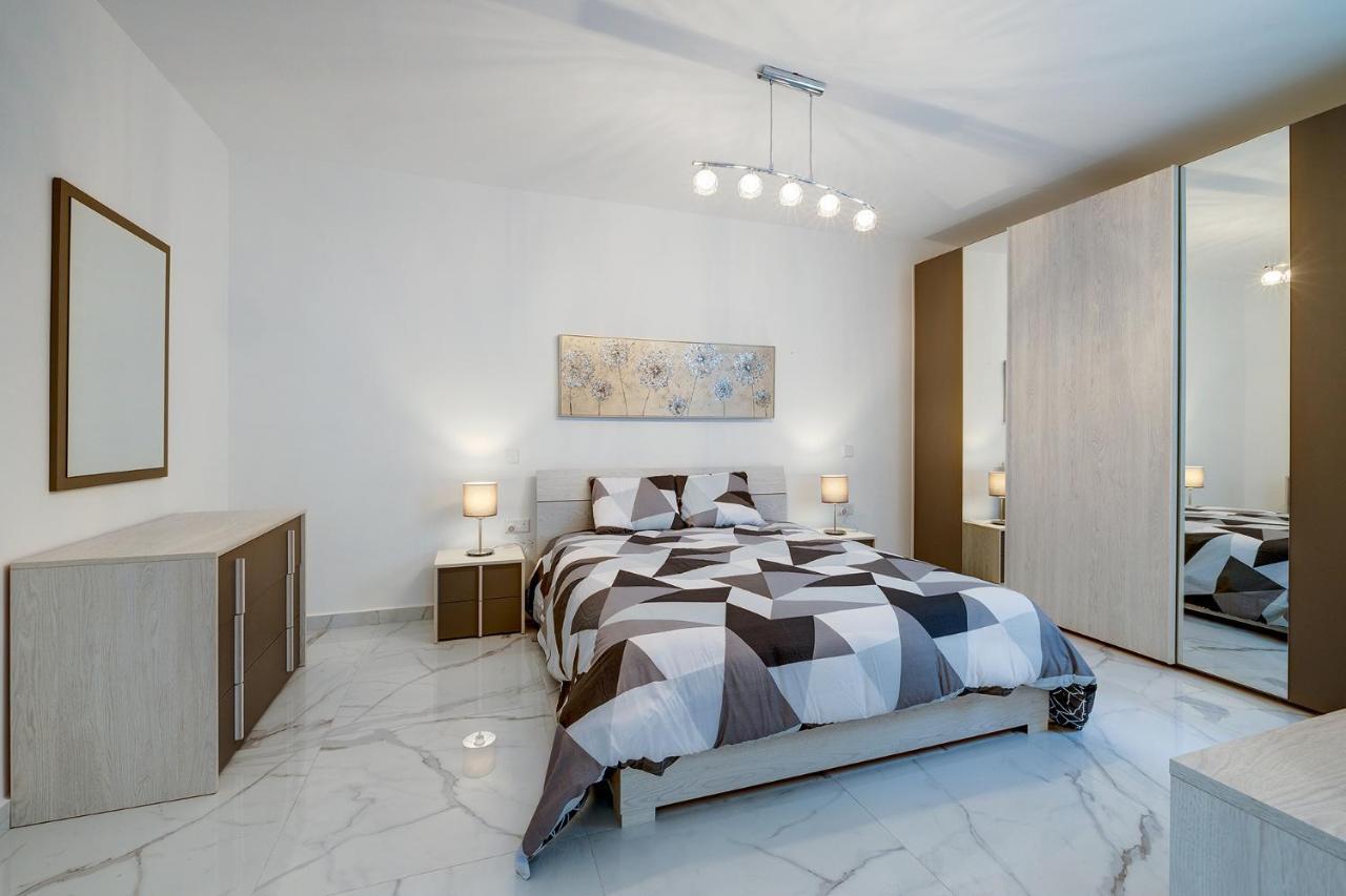 Deluxe Steps To St Georges Bay Apartamento St. Julian's