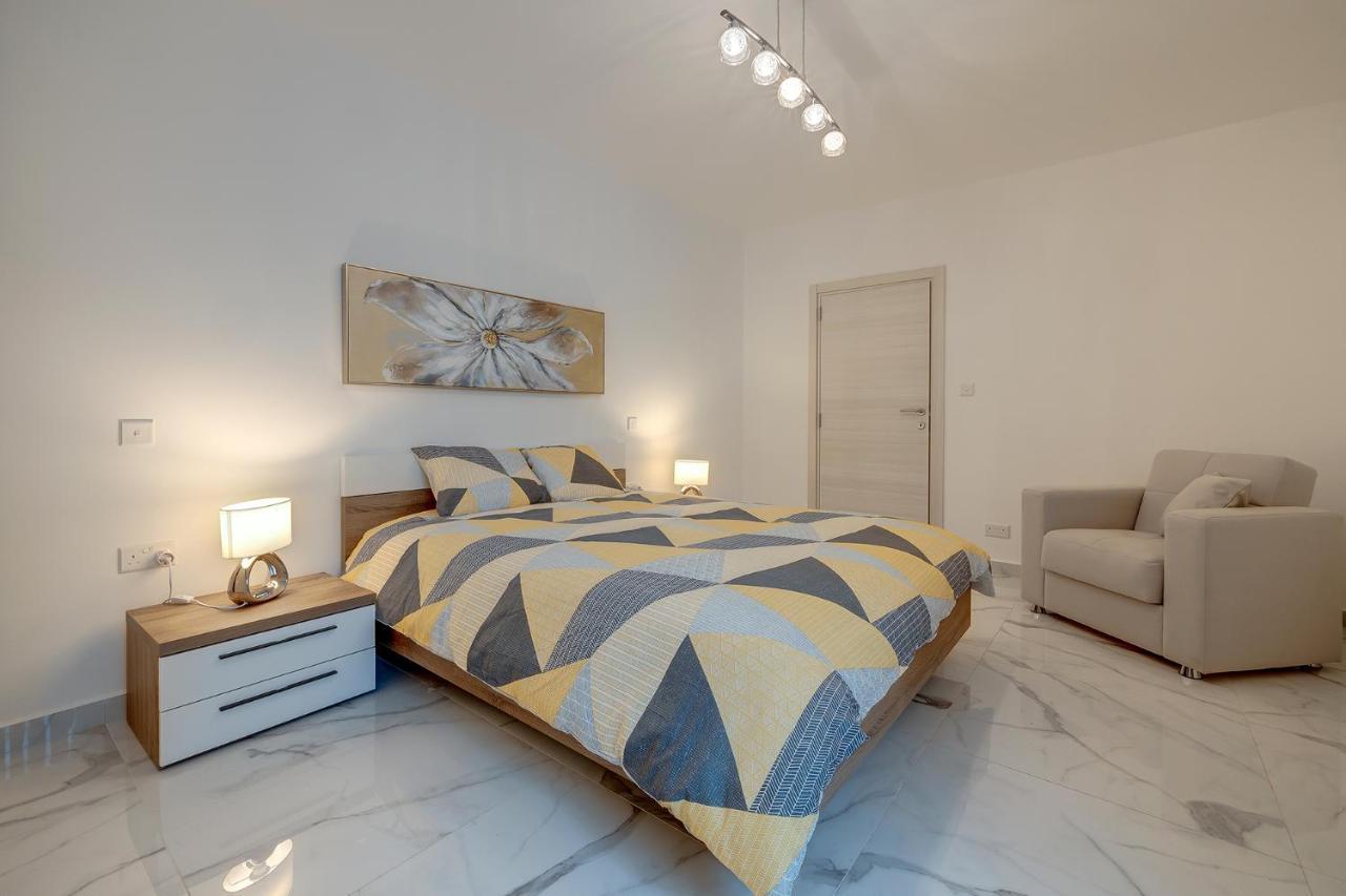 Deluxe Steps To St Georges Bay Apartament