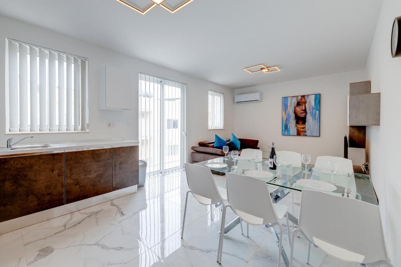 Deluxe Steps To St Georges Bay Apartament