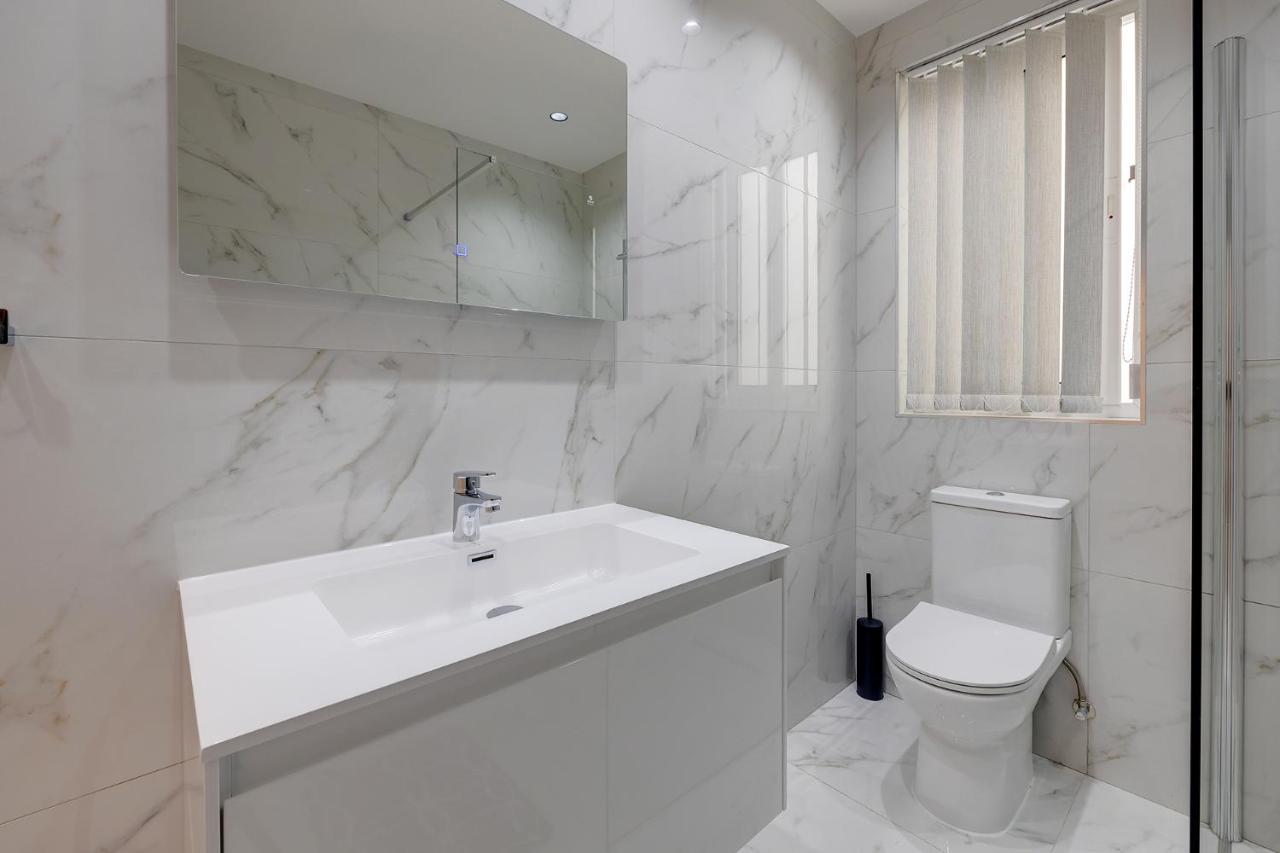 Deluxe Steps To St Georges Bay Apartament