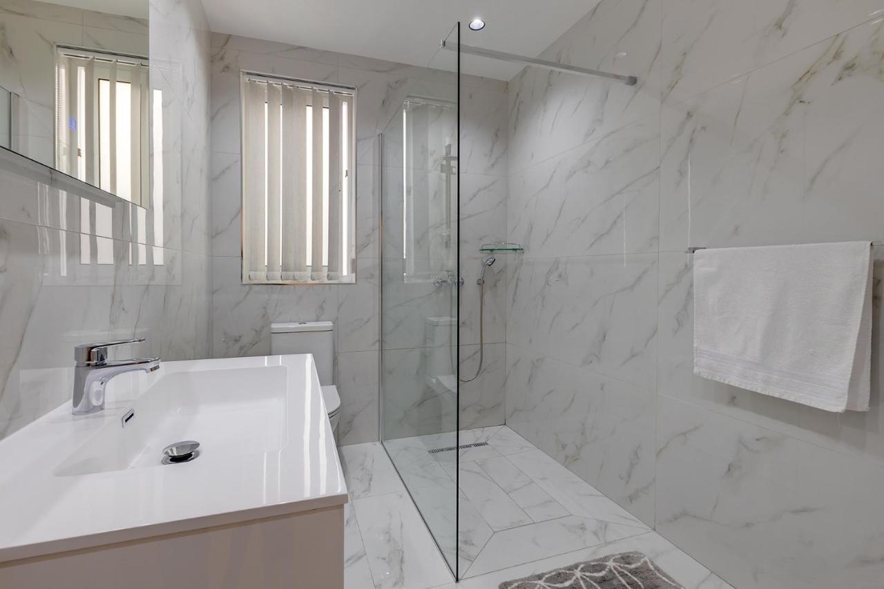 Apartament Deluxe Steps To St Georges Bay *